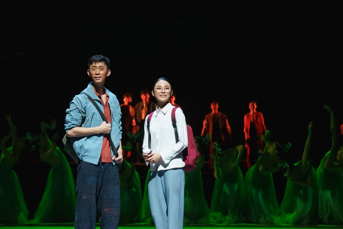 Dance drama Flower and Sea staged in Beijing